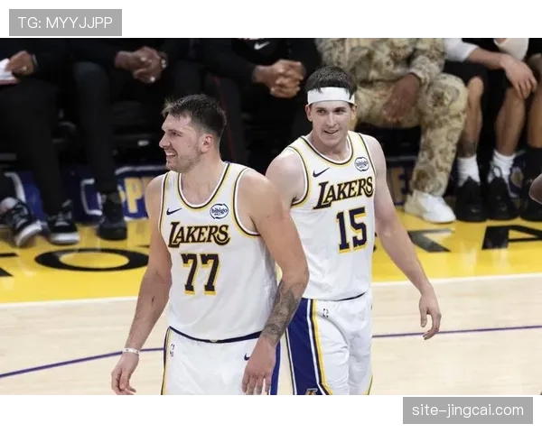 东契奇与里夫斯后场组合成为湖人进攻核心
